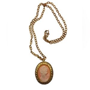 Vintage Cameo Pendant Necklace